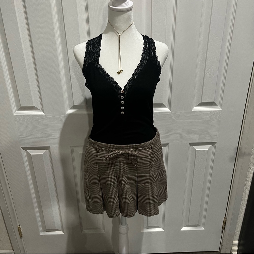 Forever 21 Y2K Lace Trim Halter Top – Button Front‎ Deep V Criss-Cross Back M